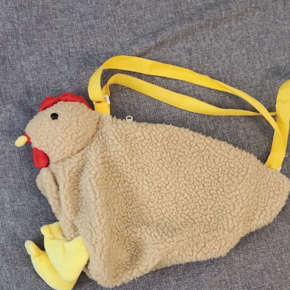 Cozy Chicken-Shaped Pet Carrier - Tan and Yellow